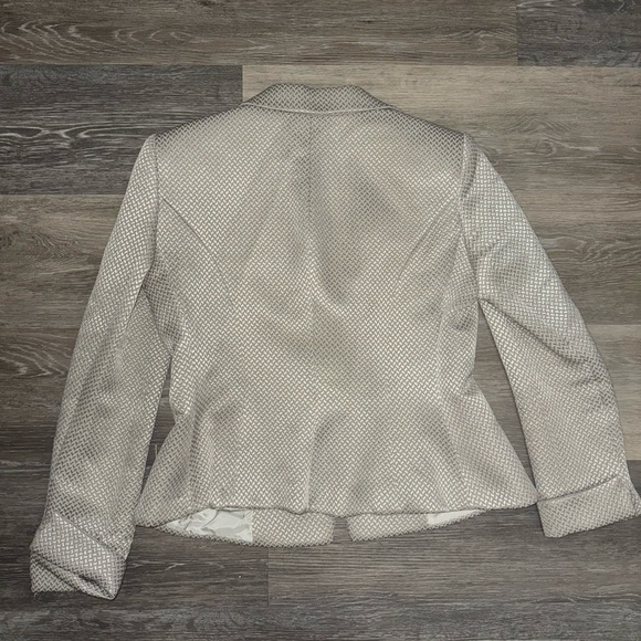Giorgio Armani Women’s Gray Blazer - Picture 4 of 11
